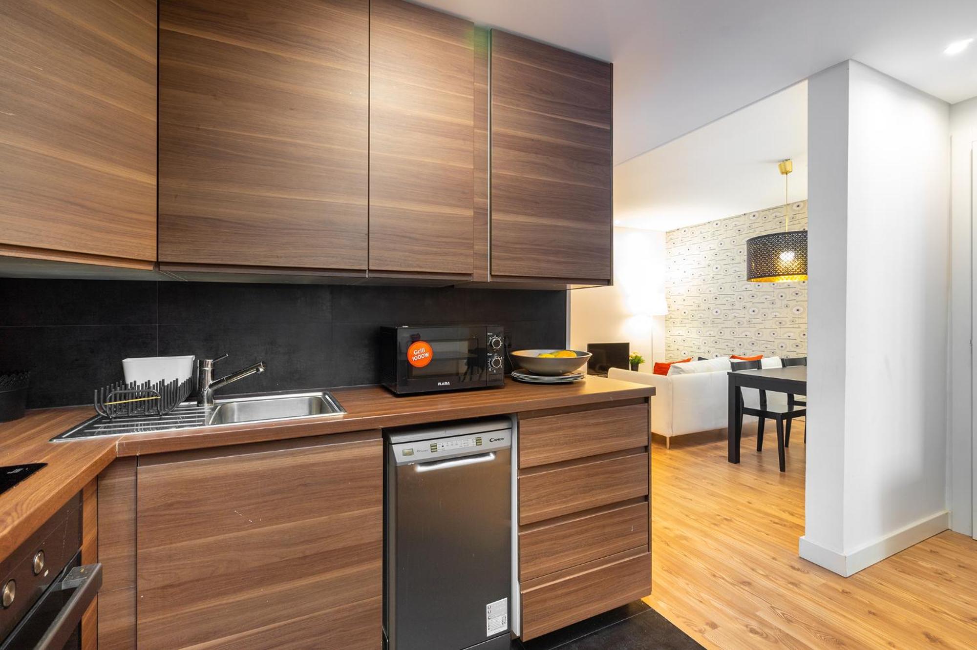 Whome Oasis Extravaganza: Lisbon's Supreme Retreat Appartement